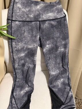lululemon athletica Black and White Chevron Training Leggings